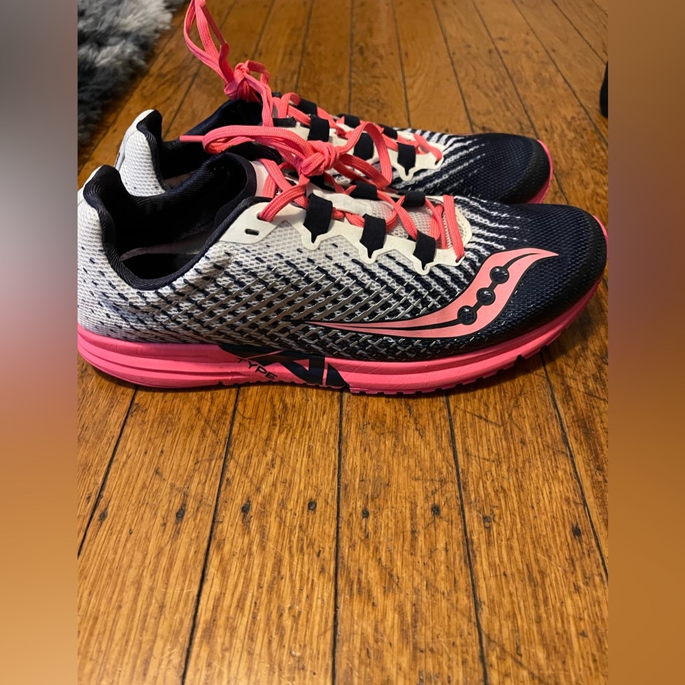 Worn once Saucony minimalist shoe. Gorgeous. I just need a half size bigger 😩